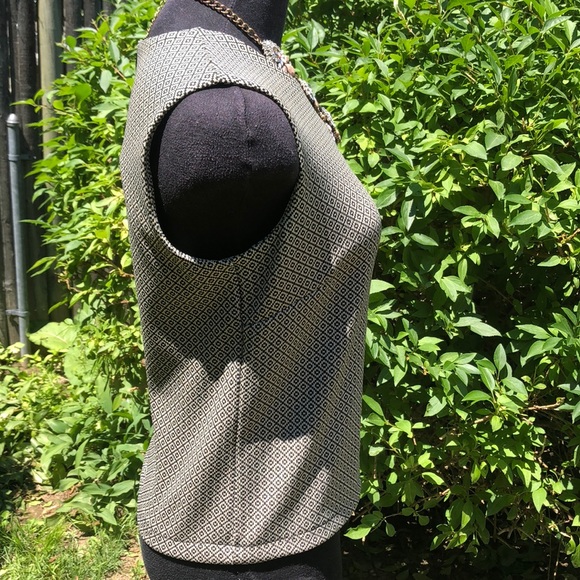 GAP tan & black sleeveless top EUC!! - Picture 4 of 8